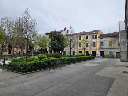 Dve hiški naj bi bili od jutri dalje v Gorkijevi ulici. 